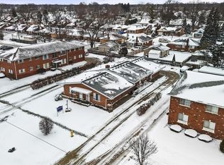 23301 Kelly Rd, Eastpointe, MI 48021