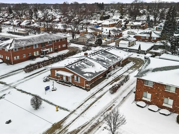 23301 Kelly Rd, Eastpointe, MI 48021