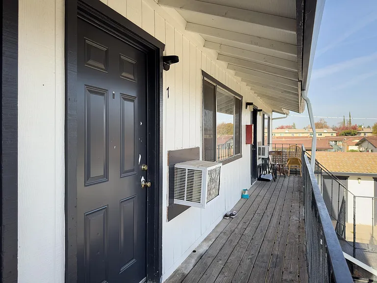 Evergreen Park Apartments — Photo 13