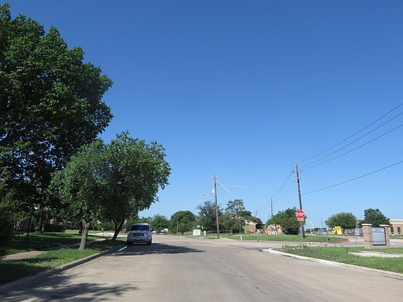 4th image of 5609 Squires Dr