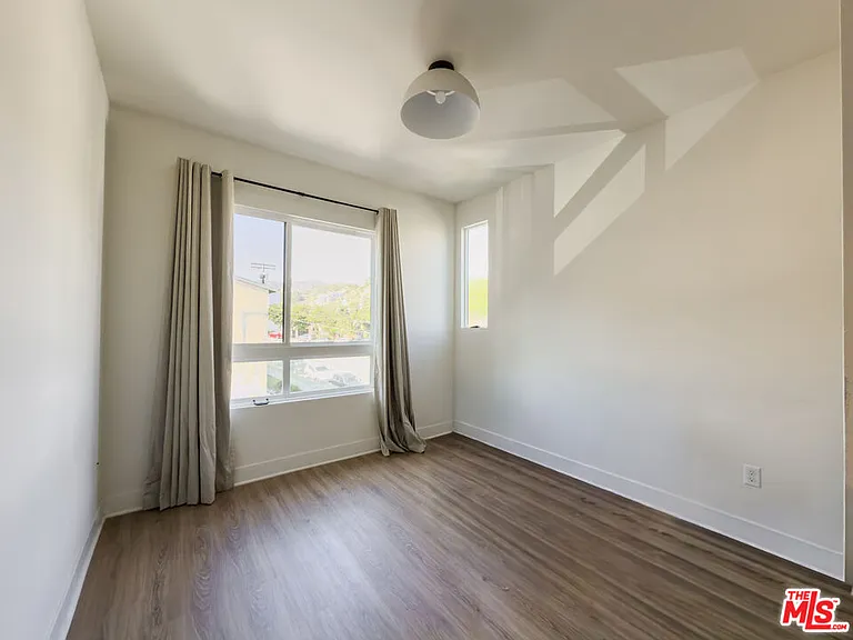 2111 N Cahuenga Blvd #2 — Photo 22