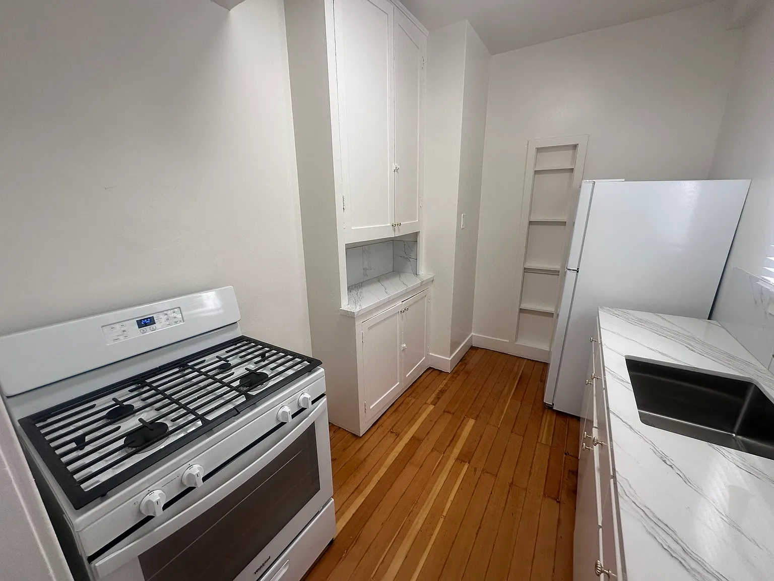 Studio, 400 sqft, $1,895 — Photo 4