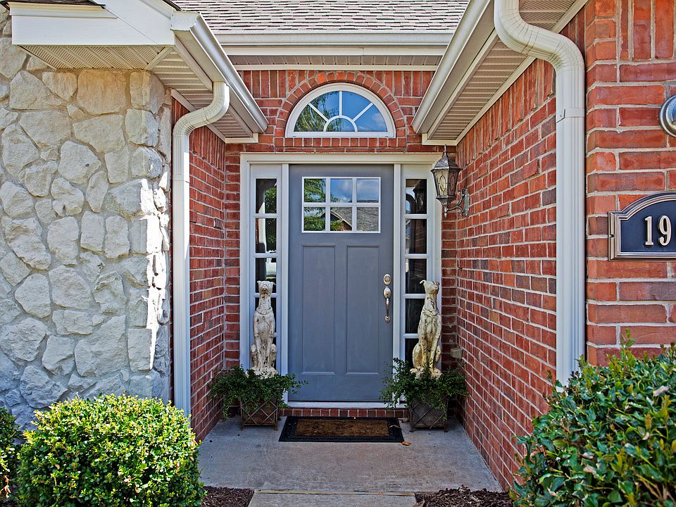 1st image of 1906 N Coldwater Cir