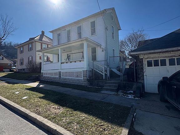 2nd image of 217 Bond St