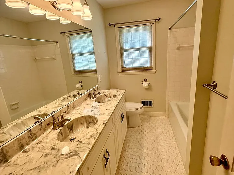 1225 Woodhaven Dr — Photo 17
