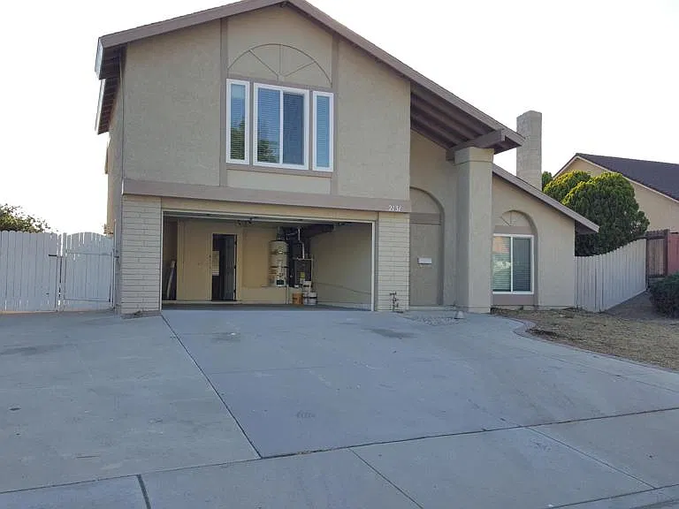 2131 El Rancho Dr — Photo 1