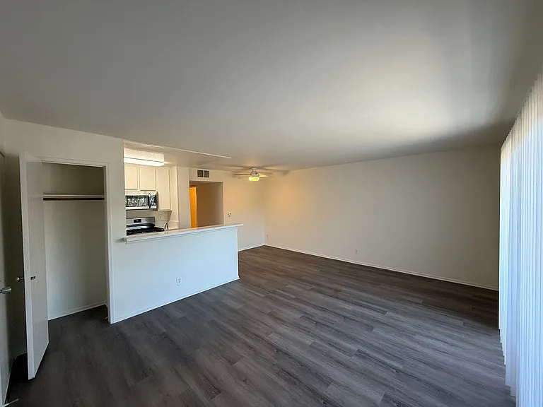 14543 Burbank Blvd — Photo 6