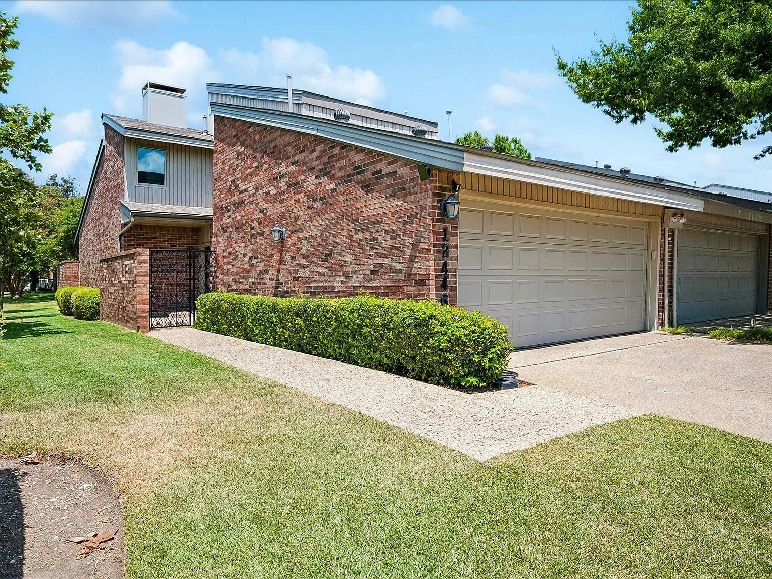 3 bed, 3.0 bath, 2444 sqft, $3,800 — Photo 1