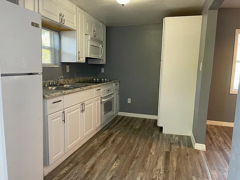 2524 Hiland St — Photo 8