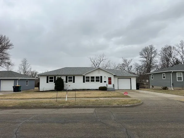 1832 Ryan Dr, Bismarck, ND 58501