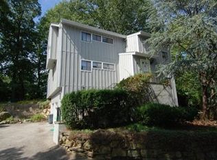 24 Pondview Ln, New Rochelle, NY 10804