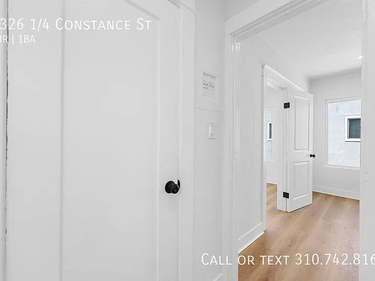 1326 1/4 Constance St — Photo 6
