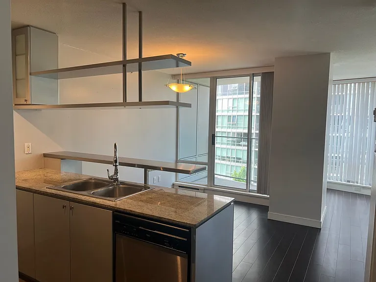 1438 Richards St #706 — Photo 5