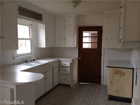 2nd image of 503 Pine St