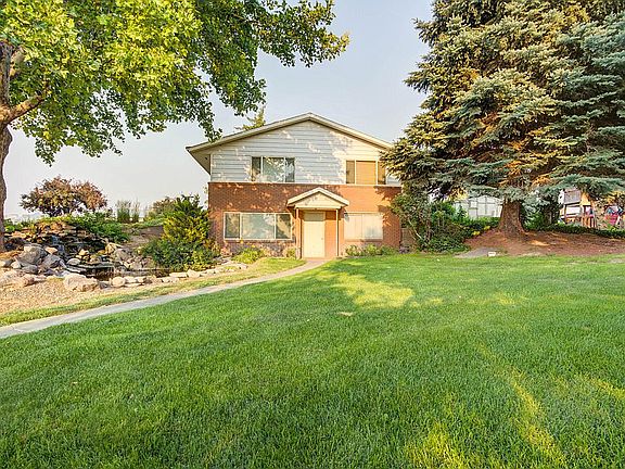 Walk-out basement entrance