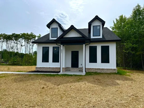 621 Cornfield Ln, Appomattox, VA 24522