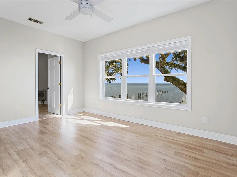 3917 Bay Front Rd — Photo 10