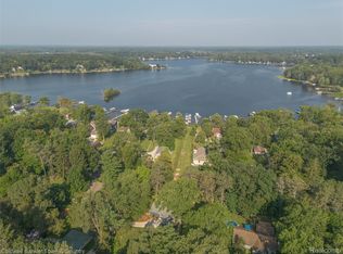 10624 Pine Bluff Ave, Whitmore Lake, MI 48189