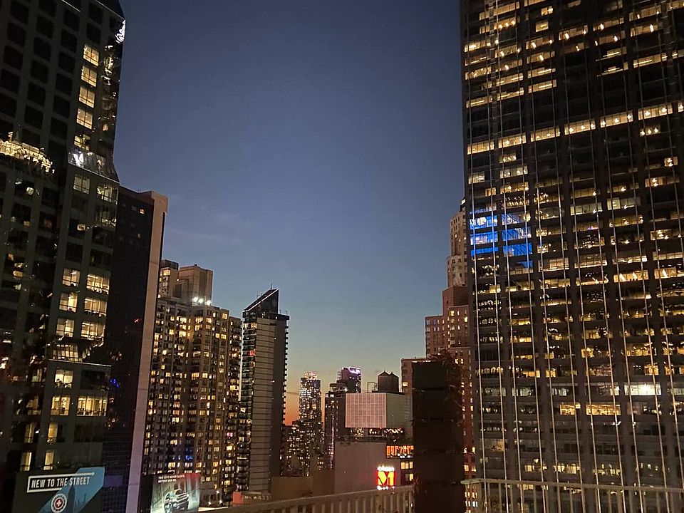1st image of 150 W 51st St APT 1510