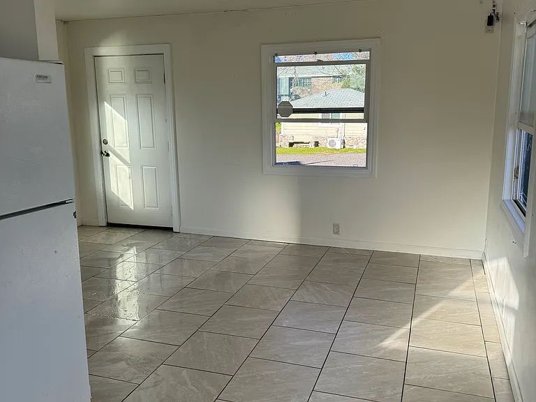 14511 Lakeshore Dr #4 — Photo 4