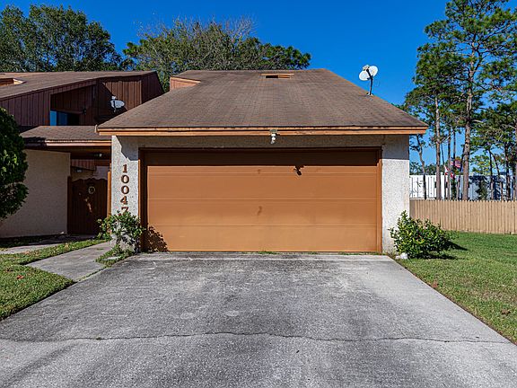 3rd image of 10047 Romaine Cir N