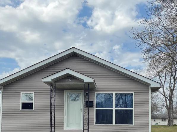 1328 Dean St, Centralia, IL 62801