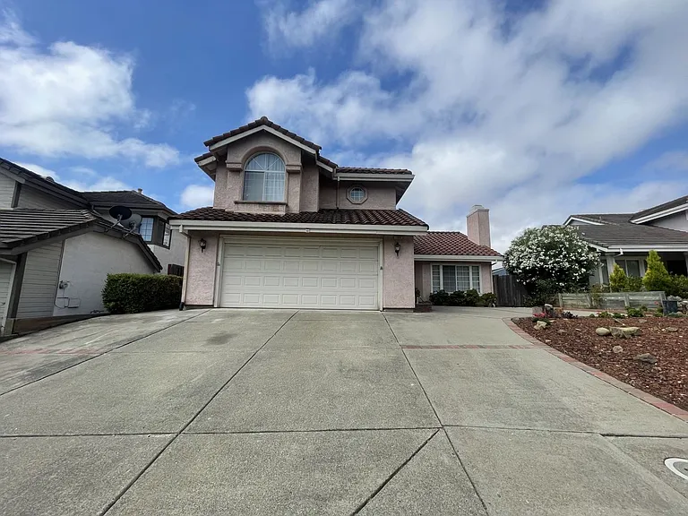125 Ramsgate Way — Photo 2