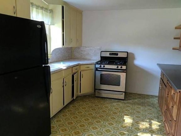 2nd image of 106 Chestnut Hill Dr