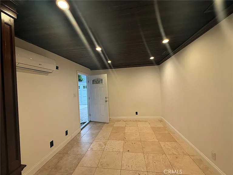 16823 Simonds St — Photo 6