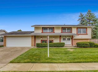 1241 Somerset Ln, Elk Grove Village, IL 60007