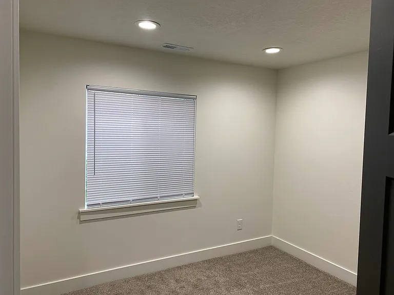 842 S 1360 E — Photo 17