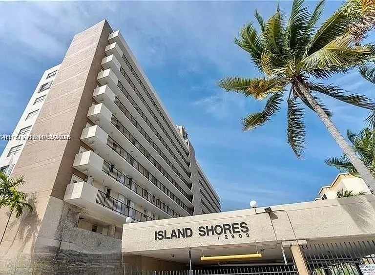 2903 N Miami Beach Blvd #906 — Photo 4