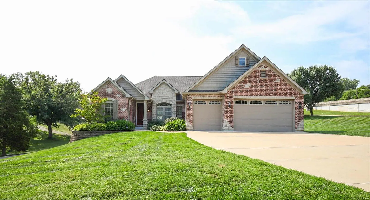 41 Mandalay Dr photo 1