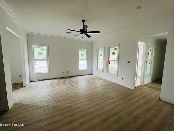 4th image of 301 Berchman Oaks Dr
