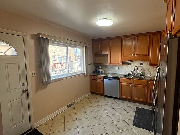 3rd image of 9342 Noel Ave