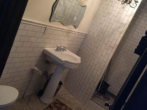 5th image of 613 Jefferson Ave #1