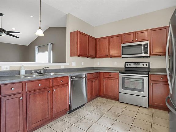 3rd image of 12638 Braddock Ln