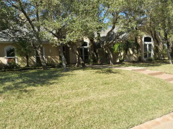 405 Olympic Dr, Rockport, TX 78382