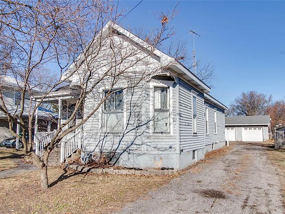 2nd image of 210 E 1st St