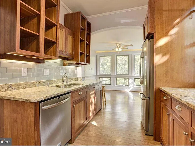 612 W Joppa Rd — Photo 10