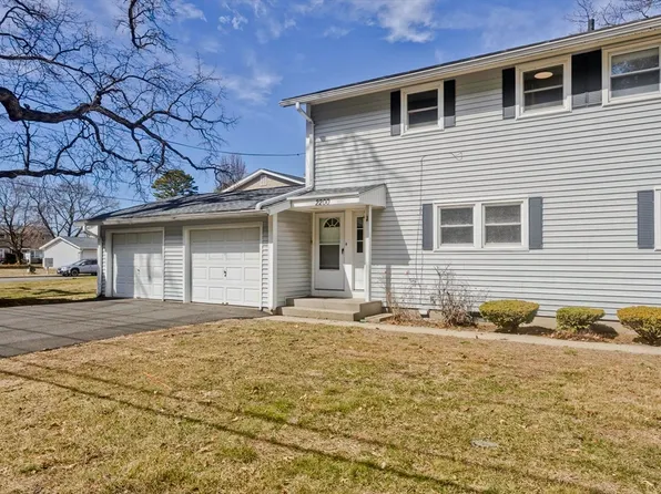 2200 Pendleton Ave, Chicopee, MA 01022