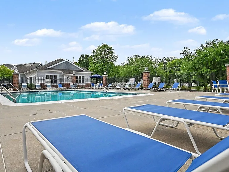 Brentwood Park Apartments — Photo 45