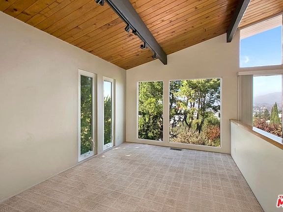4th image of 4628 Nob Hill Dr