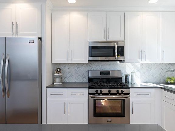5th image of 16 Elmira Ave #16