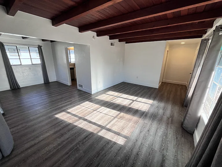 15-33 N Longfellow Ave #19 — Photo 3