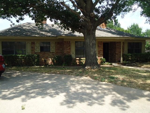 2nd image of 1703 Lincrest Ct