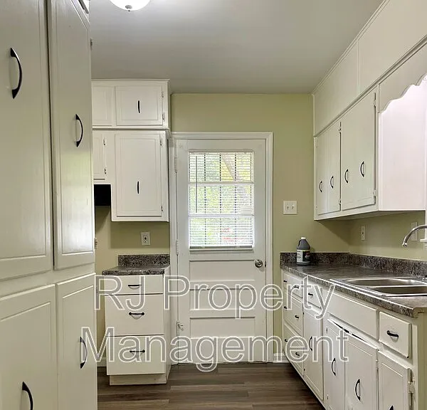 3284 Parham St — Photo 8