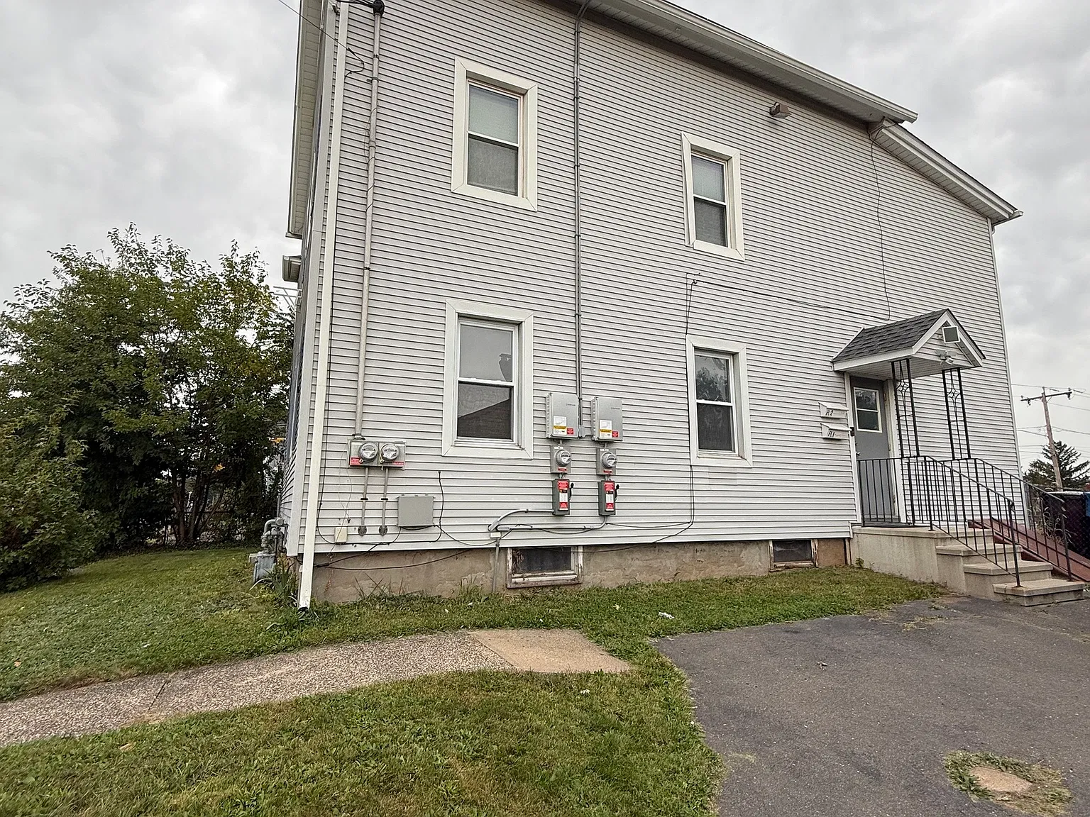 2 bed, 1.0 bath, 1685 sqft, $1,650 — Photo 2