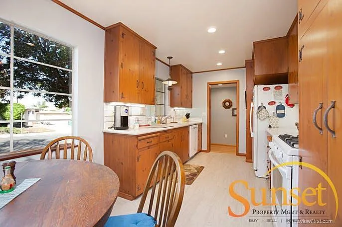3271 Homer St — Photo 9