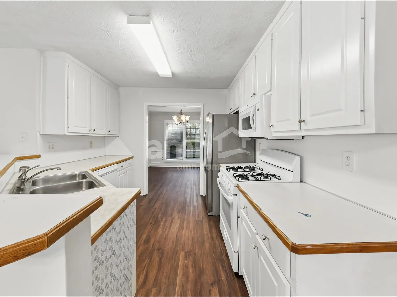 4 bed, 2.5 bath, 2461 sqft, $2,370 — Photo 4